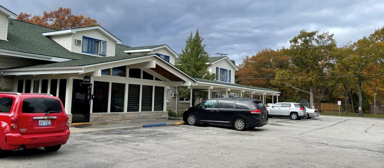 Camp Inn Lodge Oscoda Exterior photo