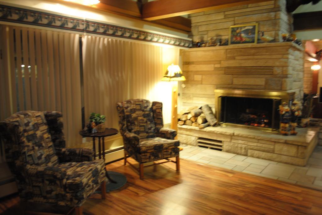 Camp Inn Lodge Oscoda Exterior photo