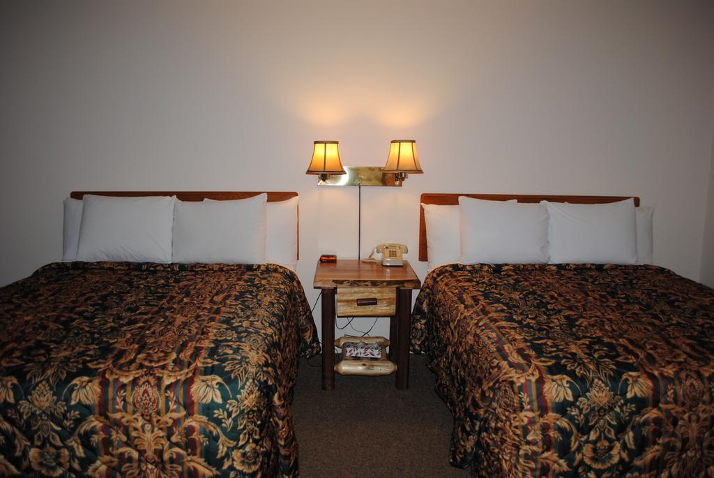 Camp Inn Lodge Oscoda Exterior photo