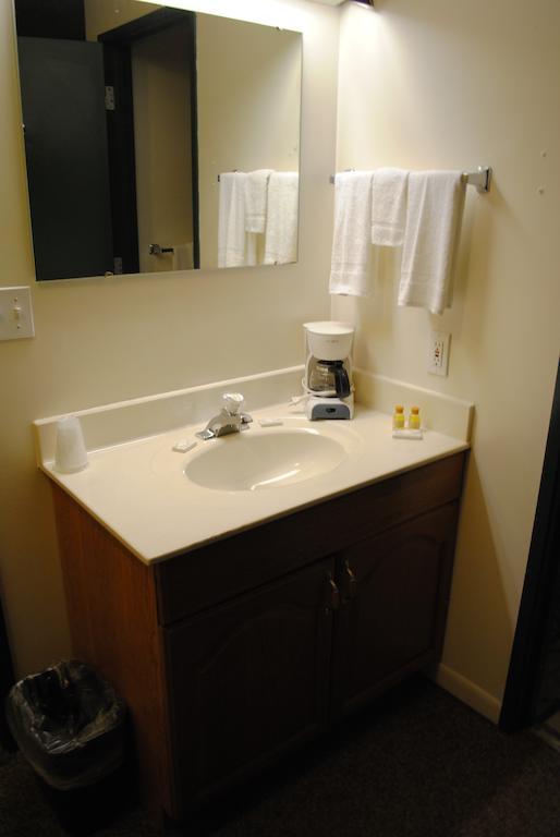 Camp Inn Lodge Oscoda Room photo