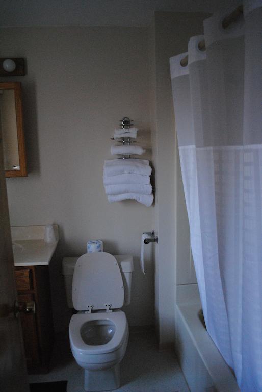 Camp Inn Lodge Oscoda Room photo